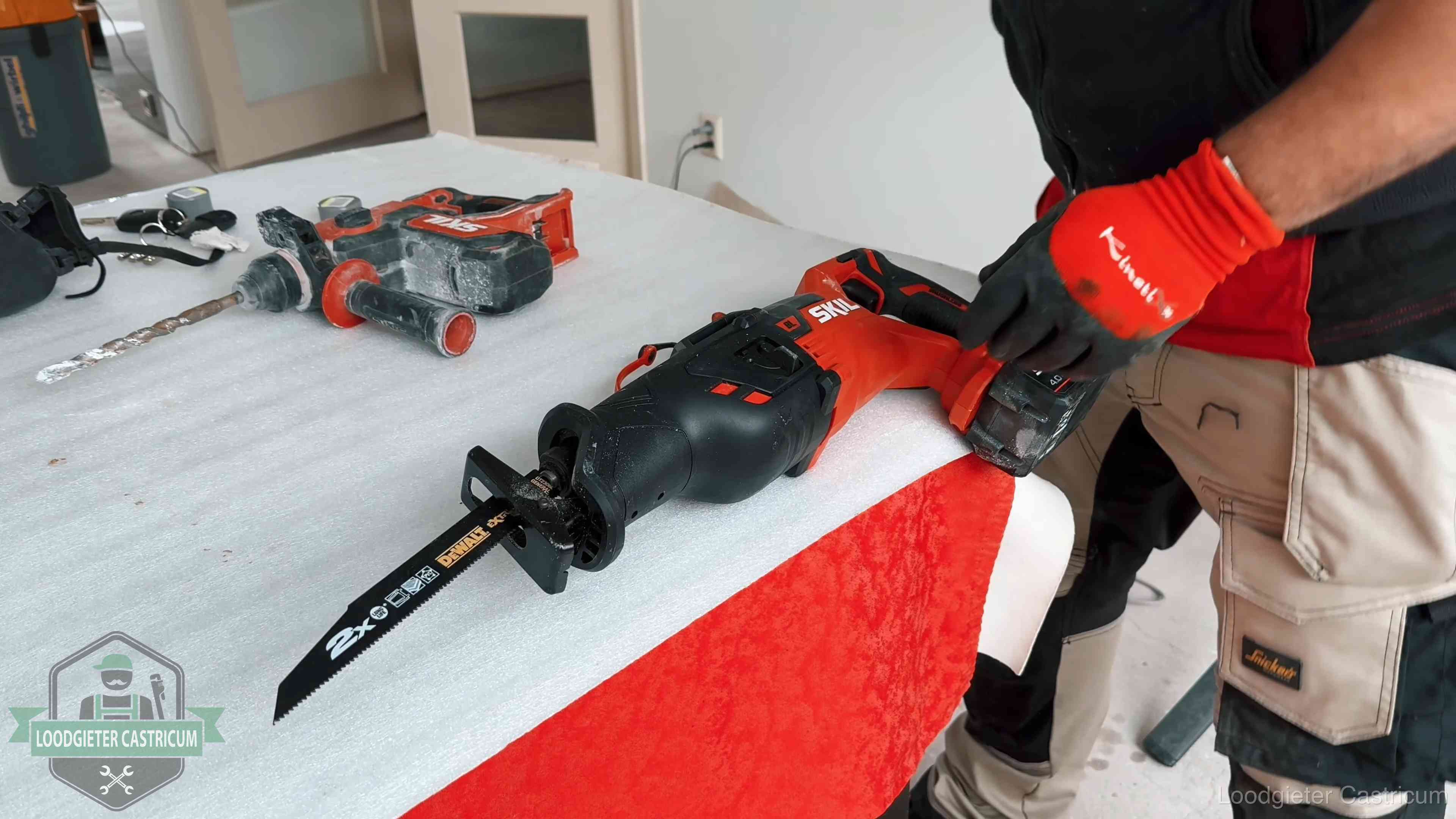 Professioneel gereedschap klaargelegd voor een klus in Castricum