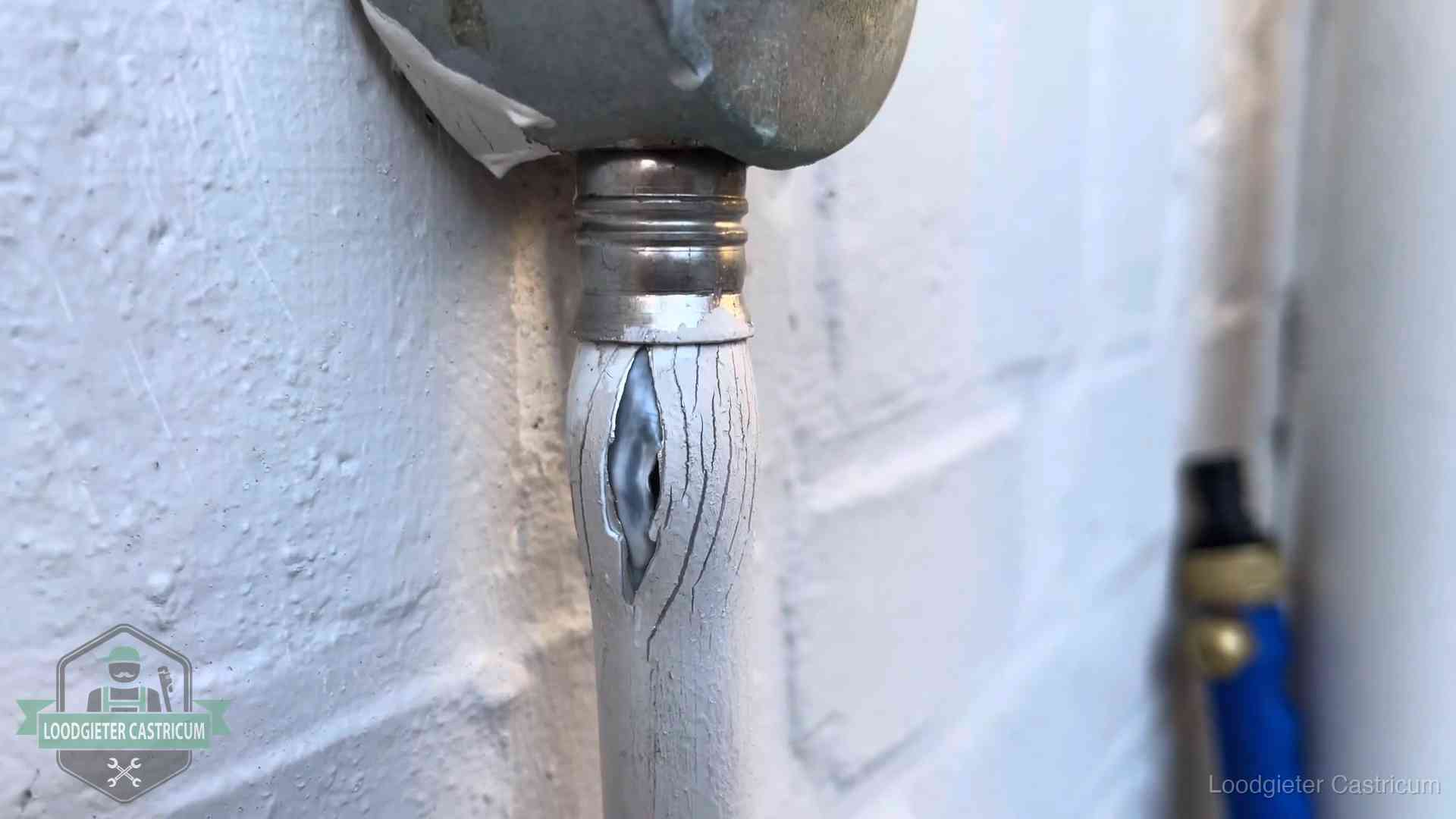 Wanneer lekdetectie in Castricum Oude waterleiding in Castricum waar de verf openscheurt, een stille aanwijzing voor een beginnend lek