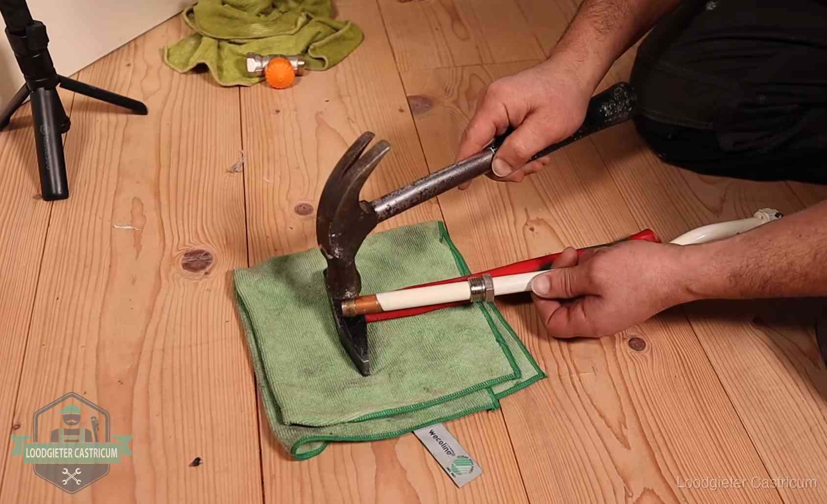 Geimproviseerd gereedschap bij een klus in Castricum, een teken om op te letten wie je binnenhaalt